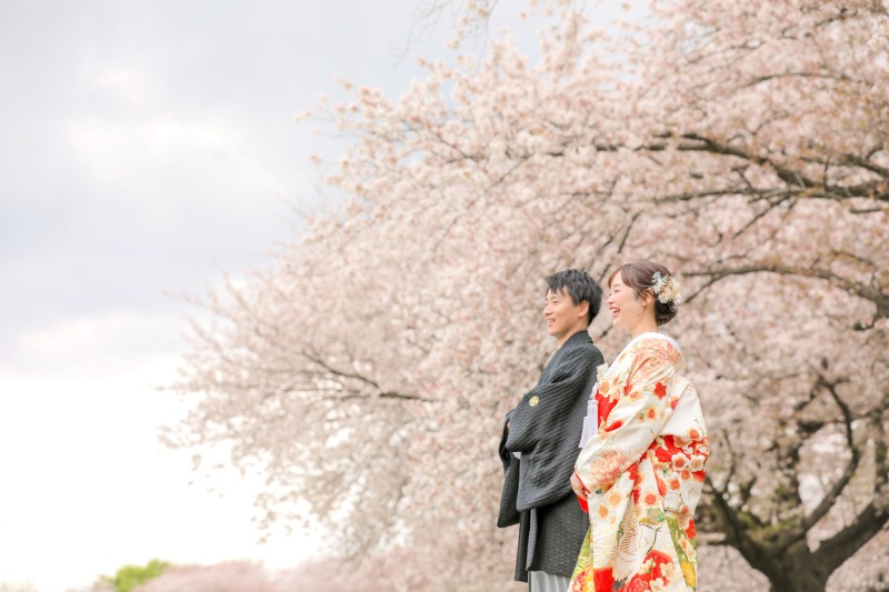 桜バックに