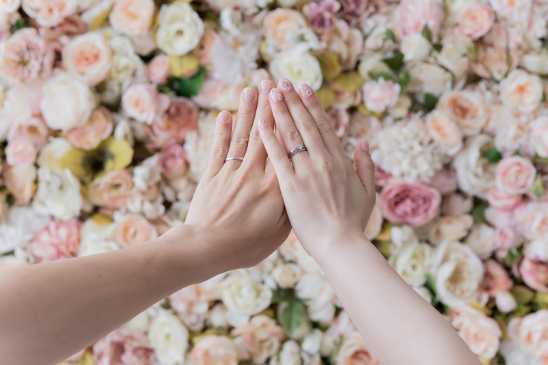 お二人のお手元のカット