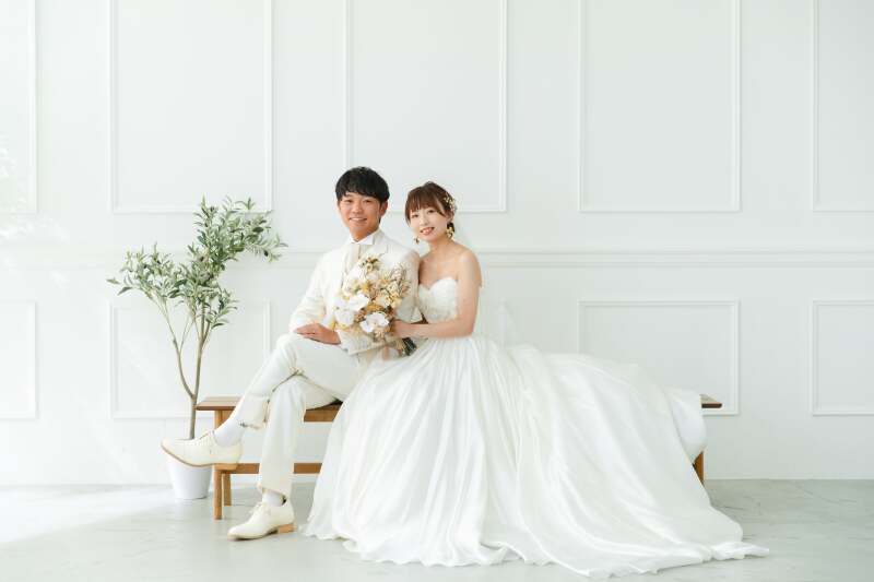 ベンチに腰掛けて