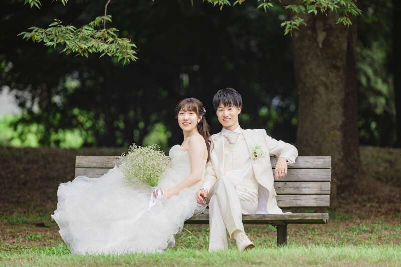 ベンチに座って。