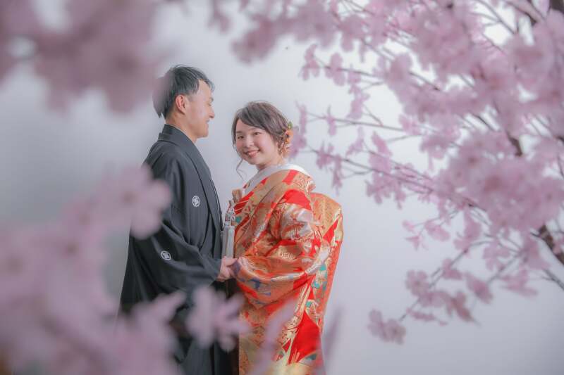 屋内庭園で桜とともに。