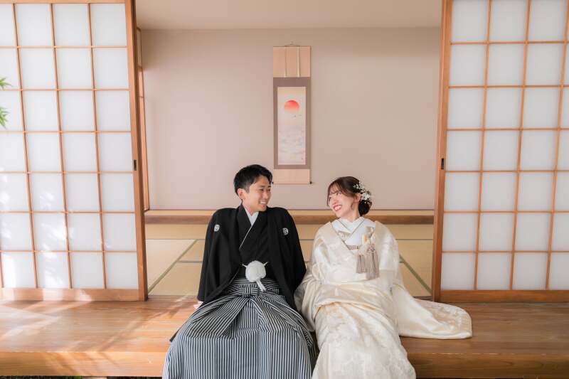 縁側でくつろいで