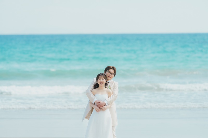 後ろからハグ！