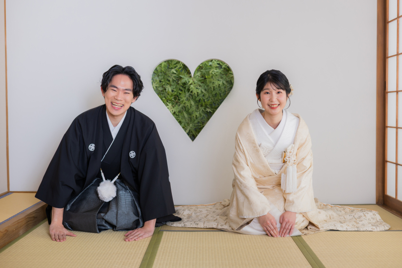 屋内庭園で、色打掛も！白無垢も！