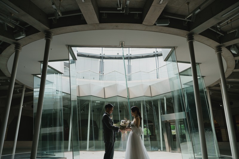 ブーケを渡すシーンも芸術的に