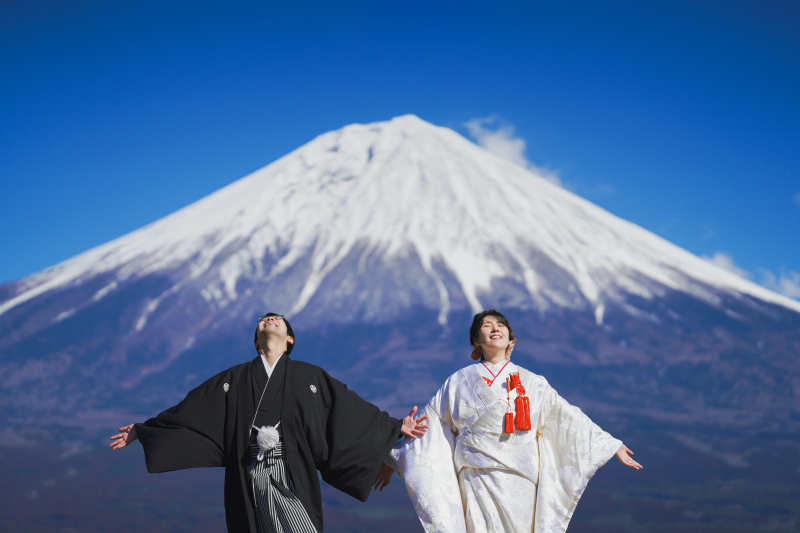 富士山をバックに。