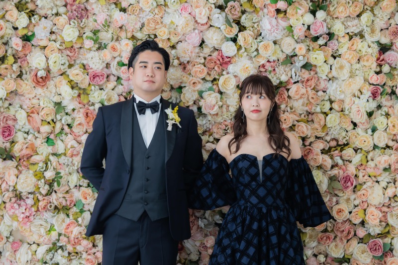 お互いをちらっ