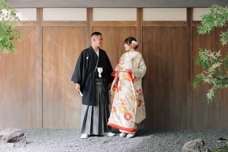 向かい合って