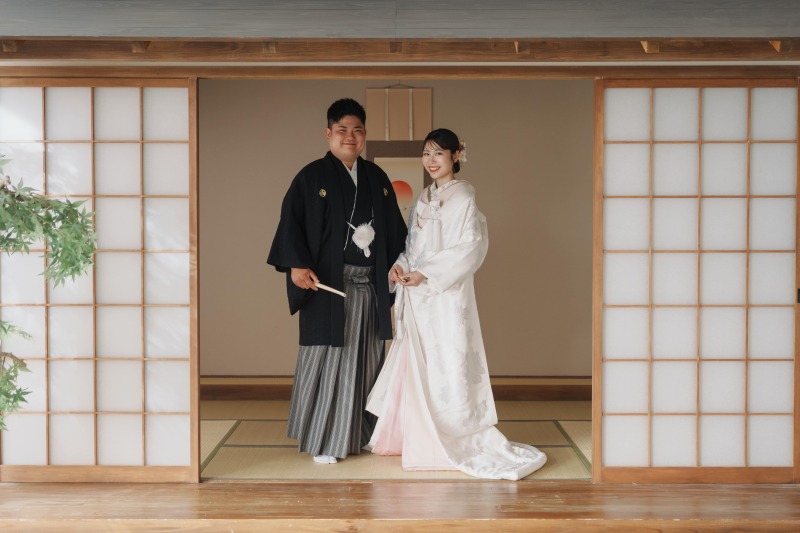 和装の伝統的な立ち姿