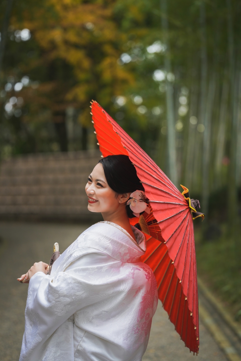 鮮やかに