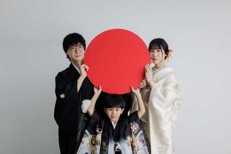 日の丸を抱えて