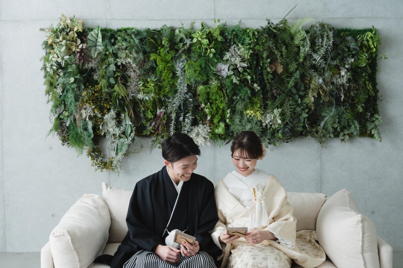 笑い合うふたりを