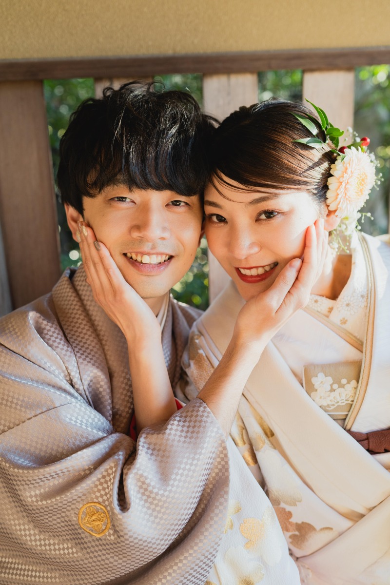 ググッと顔を近づけて