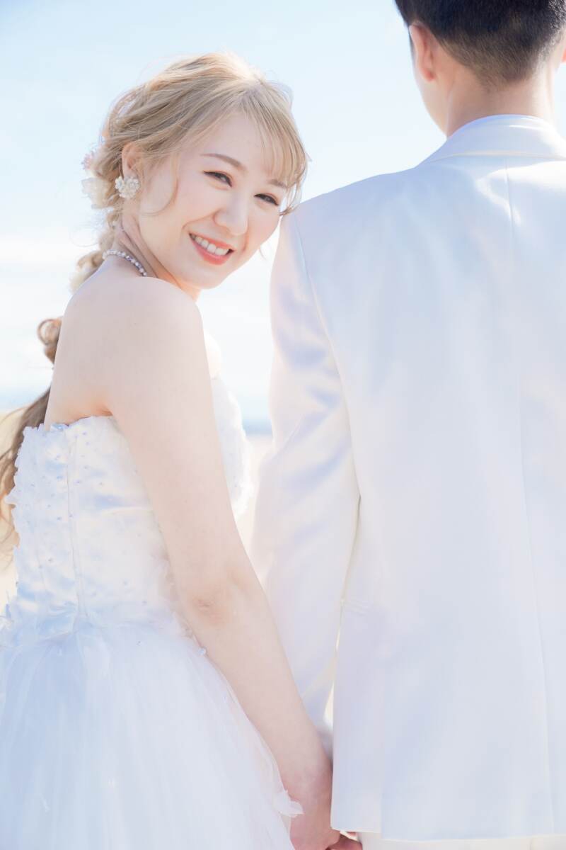 手を繋ぎながら