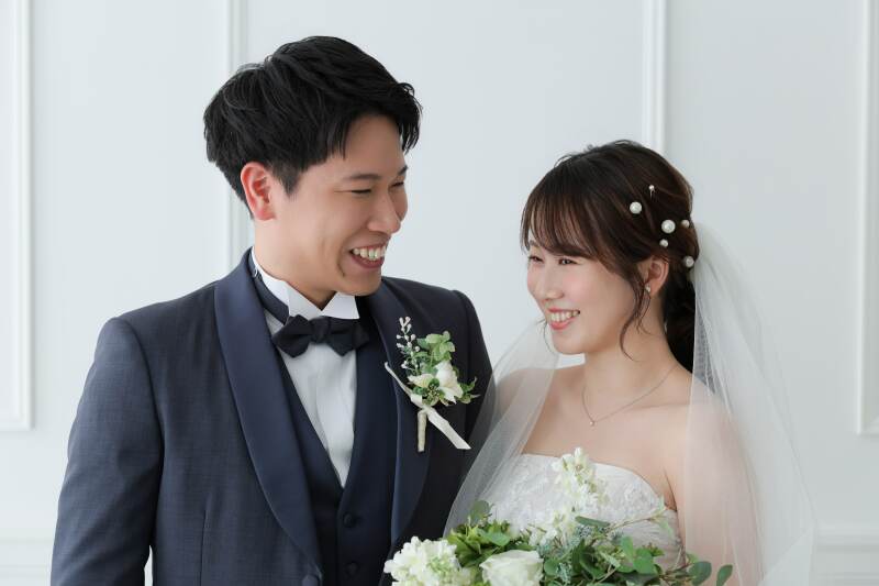 お二人の笑顔を引き立てる