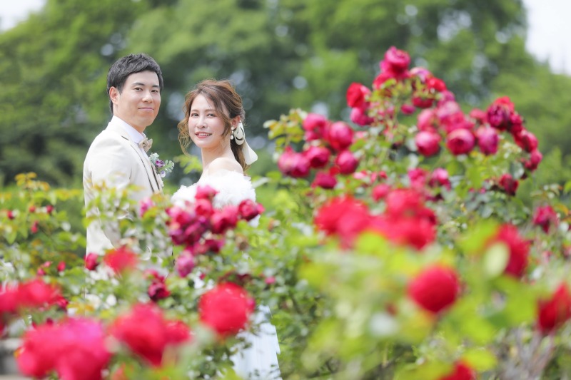 お花に囲まれたロケーション写真はいかがでしょうか？