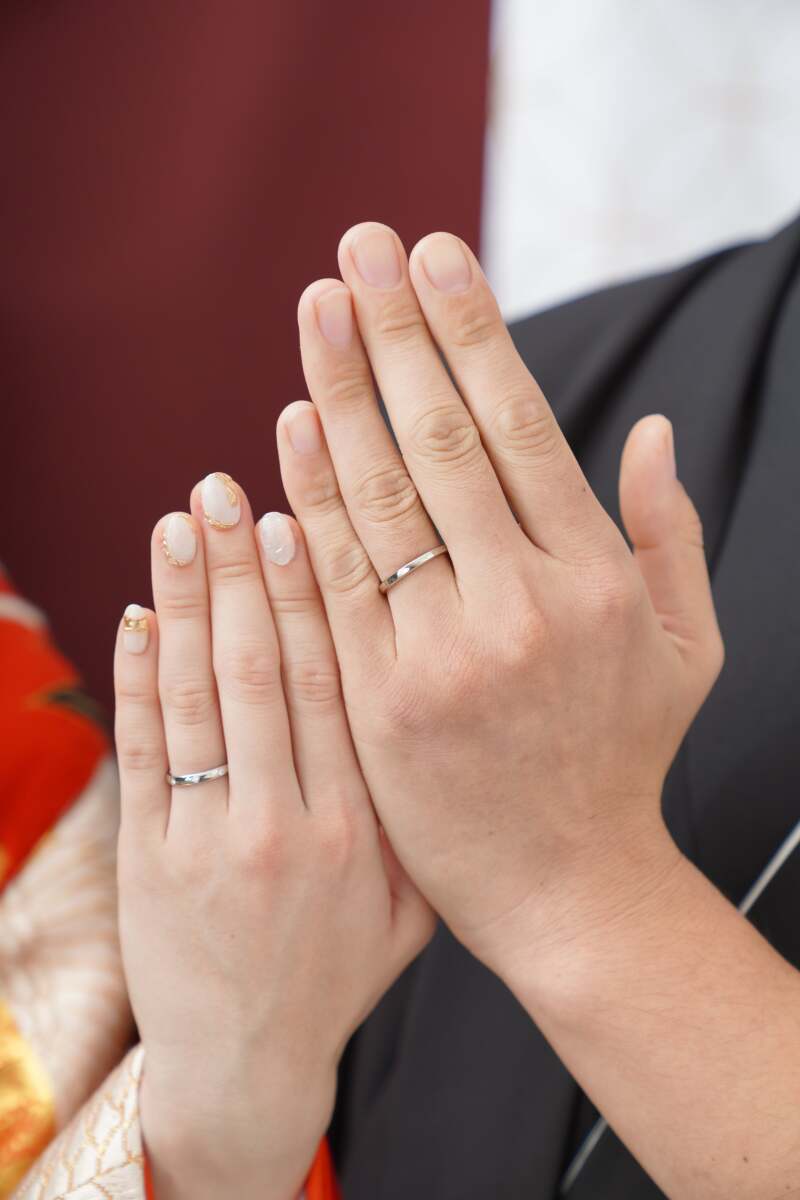 お二人のお手元に。