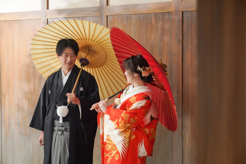 木漏れ日の差すスタジオで。