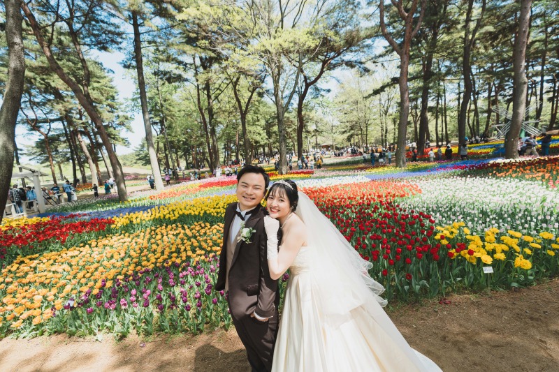 カラフルなお花に囲まれて