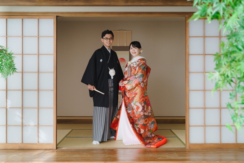 和装の伝統的な立ち姿