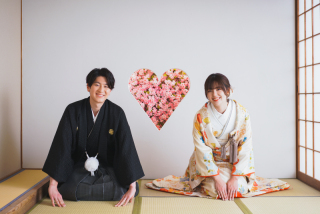 和装は屋内庭園、洋装は無地背景で。