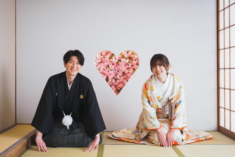 和装は屋内庭園、洋装は無地背景で。