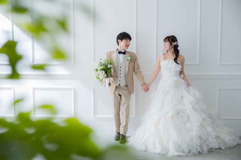 仲良く手を繋いで