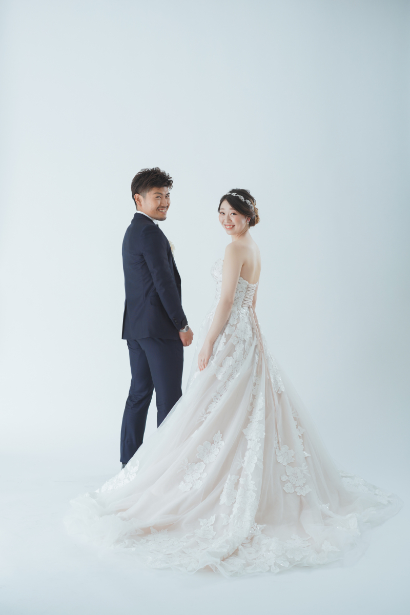 二人の振り向き。