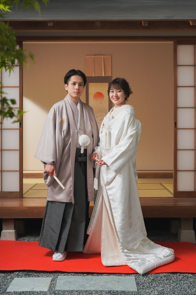 かっちりの立ち姿。