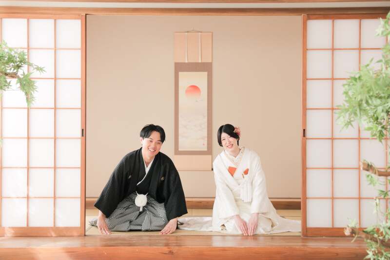 和装ならではのお辞儀ショットも