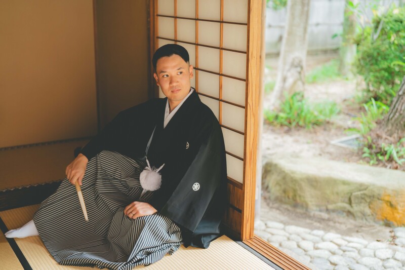 離れの茶室で新郎ソロカット