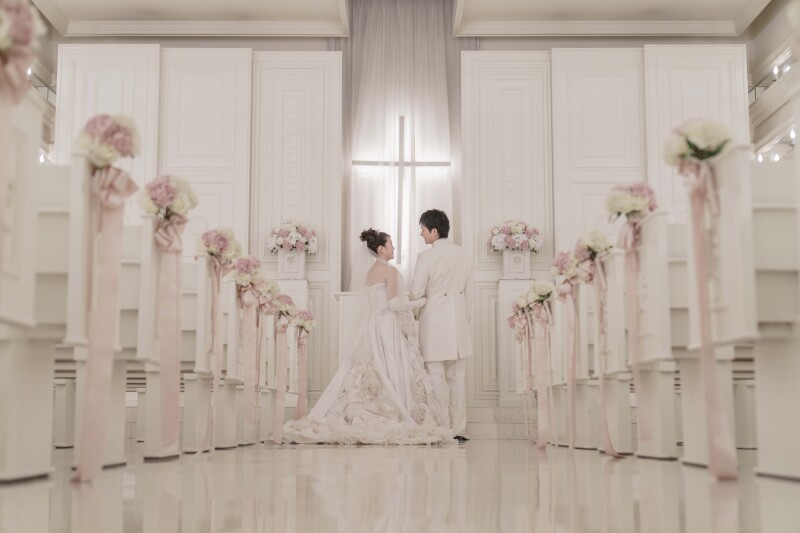 白亜のチャペルでウェディングフォトを