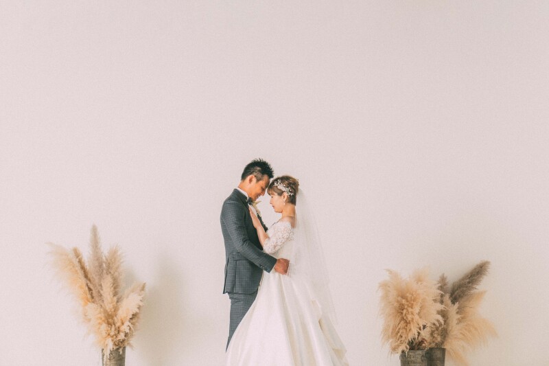 ホワイトバックでシンプルに