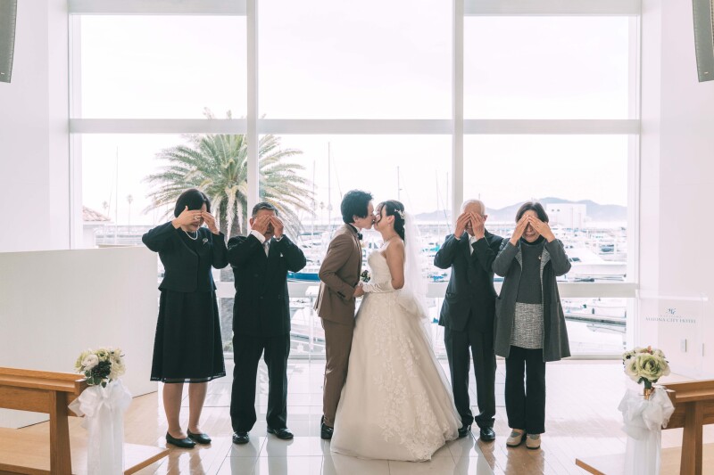 目隠しポーズのご両親がkawaii❤︎