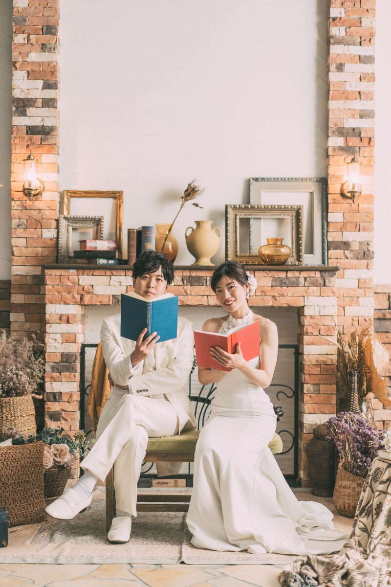 暖炉前でのBookカット