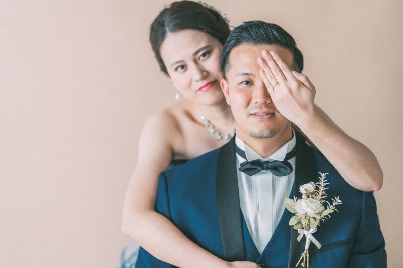 クールめなポージングで