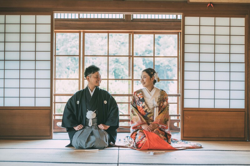 主屋での正座ショット