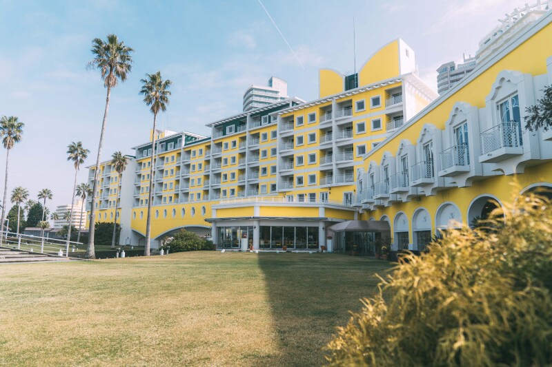 リゾート感満載のホテル外観