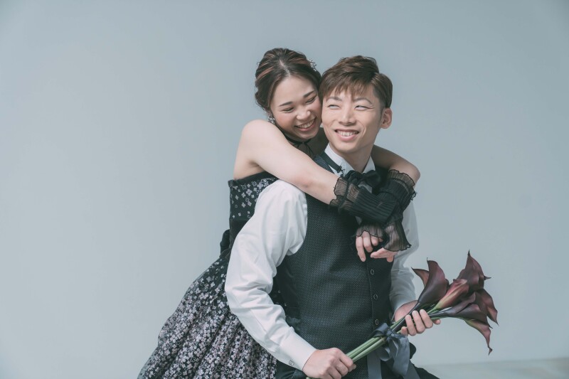 「バックハグ」