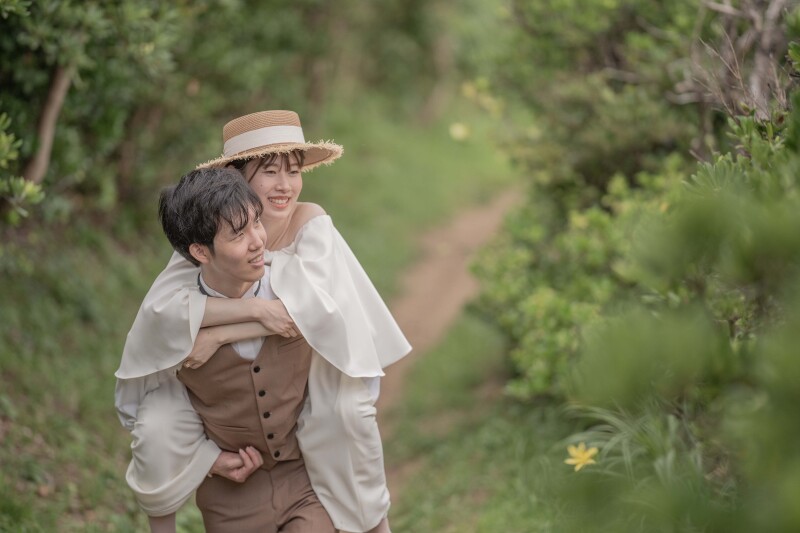 森の中はおんぶで