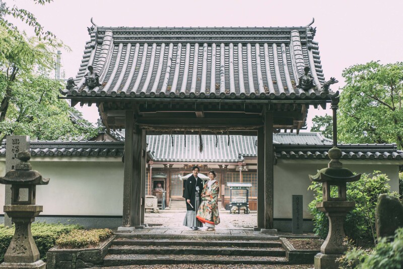 和装で荘厳なお寺ロケ
