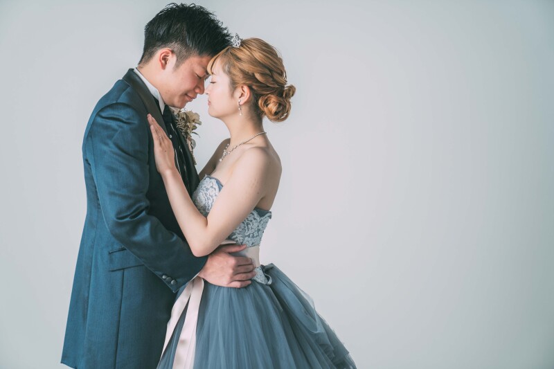 ロマンティックなポージングで