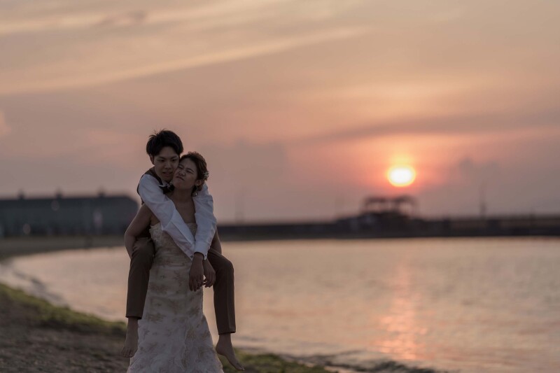 まさかの新郎様のおんぶショットも！