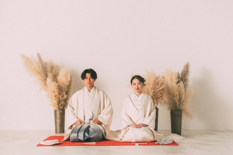 定番お座りショットにもこなれ感を