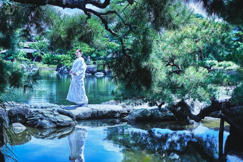 水面に反射する花嫁様が幻想的