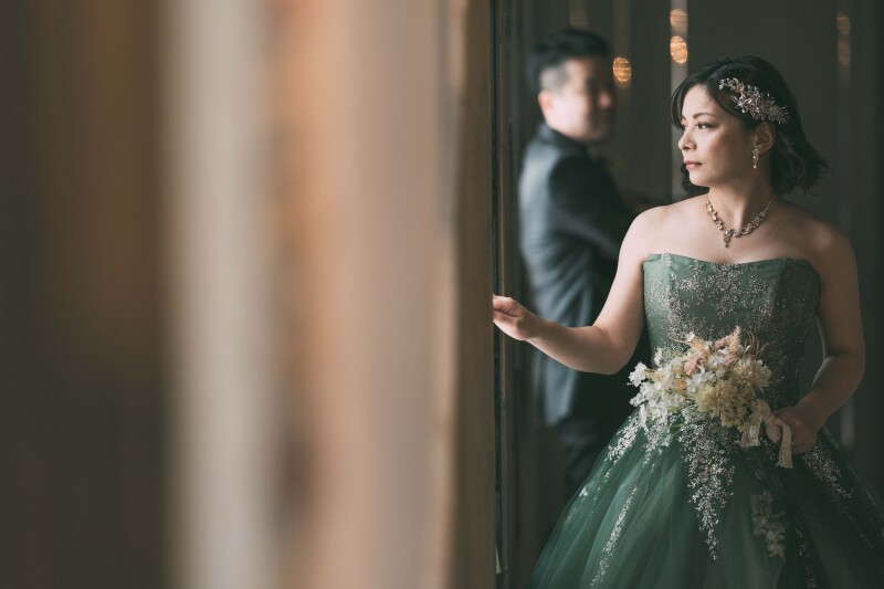 窓際でクールに