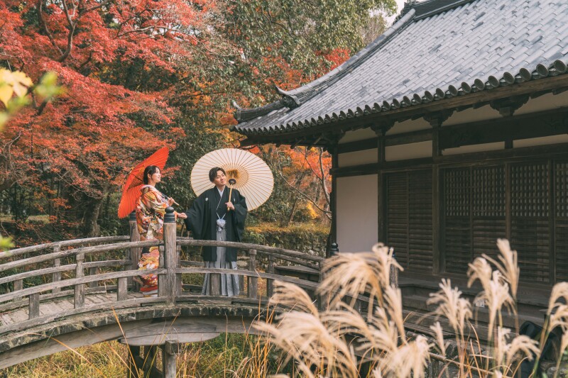 太鼓橋を渡りながら
