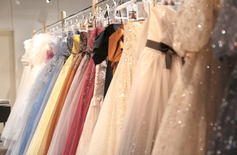 彩どりのドレスをご用意