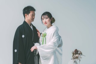 おふたりの世界観を大事に、ロマンティックな瞬間を。ライティングも計算しながら、おふたりの輝く瞬間をカメラにおさめます。