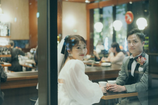 会話をしながら、歩きながら、気づいたら撮影が進んでいる。そんな空気の中で写真を残します。写真を撮られる日ではなく、一緒に楽しむ一日になるように。